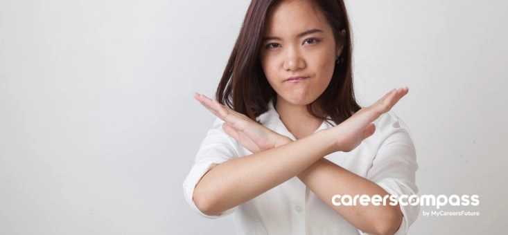 How to Decline a Job Offer Gracefully [With Email Template]